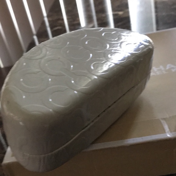 MK sunglasses with large Coach case - Picture 9 of 11